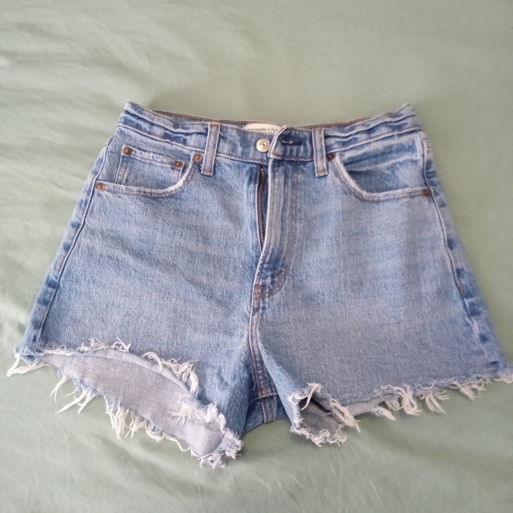 Abercrombie & Fitch High Rise 90s Cutoff Short